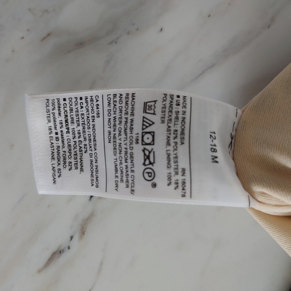 ✅ SOLD ✅ Old Navy Infant Swimsuit - Picture 4 of 4